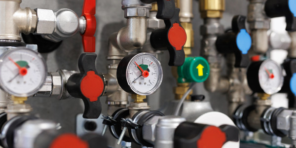 Tuberos · Instalación / Mantenimiento Tuberías Industriales en Madrid · Conexión de tuberías a calderas, intercambiadores de calor y otros equipos industriales