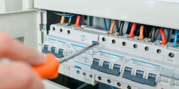 Electricistas Industriales · Instaladores Alta / Baja Tensión Torrelodones · Integración de sistemas de control SCADA para monitoreo remoto