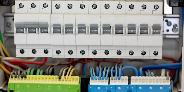 Electricistas Industriales · Instaladores Alta / Baja Tensión Pozuelo de Alarcón · Diagnóstico y solución de fallas en sistemas eléctricos