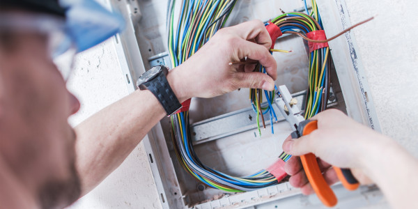 Electricistas Industriales · Instaladores Alta / Baja Tensión Pozuelo de Alarcón · Reemplazo de cables, disyuntores, fusibles y contactores desgastados